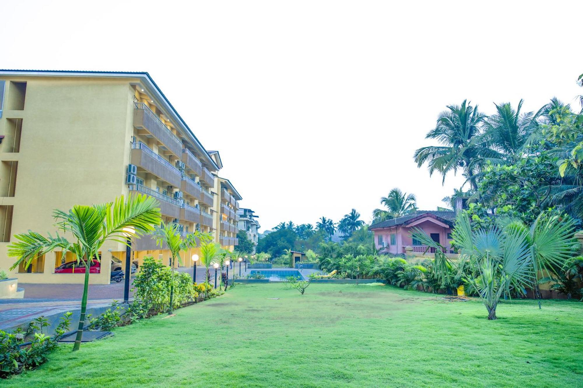 Alaya Stays 1 Bhk With Balcony & Pool - Veera Marina カンドリム エクステリア 写真