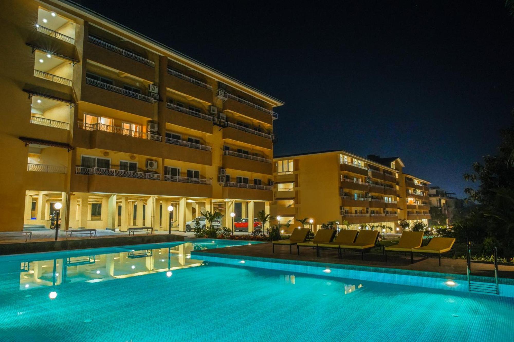 Alaya Stays 1 Bhk With Balcony & Pool - Veera Marina カンドリム エクステリア 写真