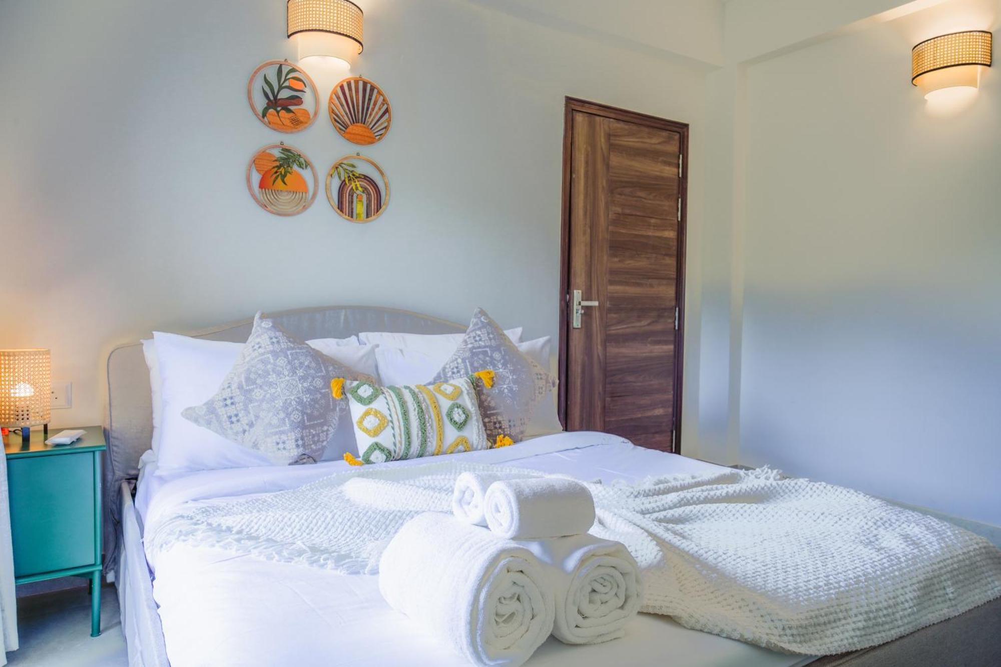 Alaya Stays 1 Bhk With Balcony & Pool - Veera Marina カンドリム エクステリア 写真