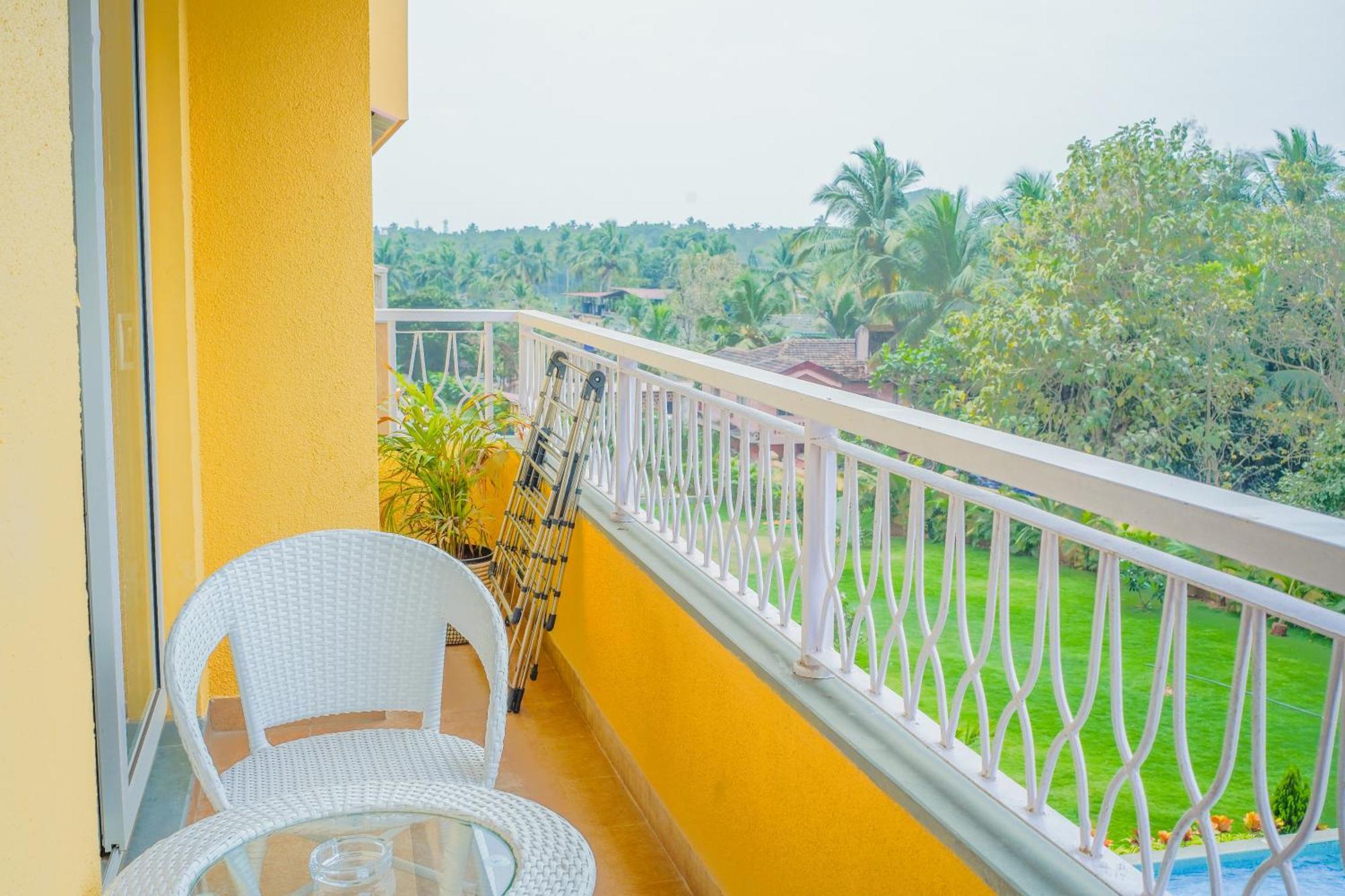 Alaya Stays 1 Bhk With Balcony & Pool - Veera Marina カンドリム エクステリア 写真