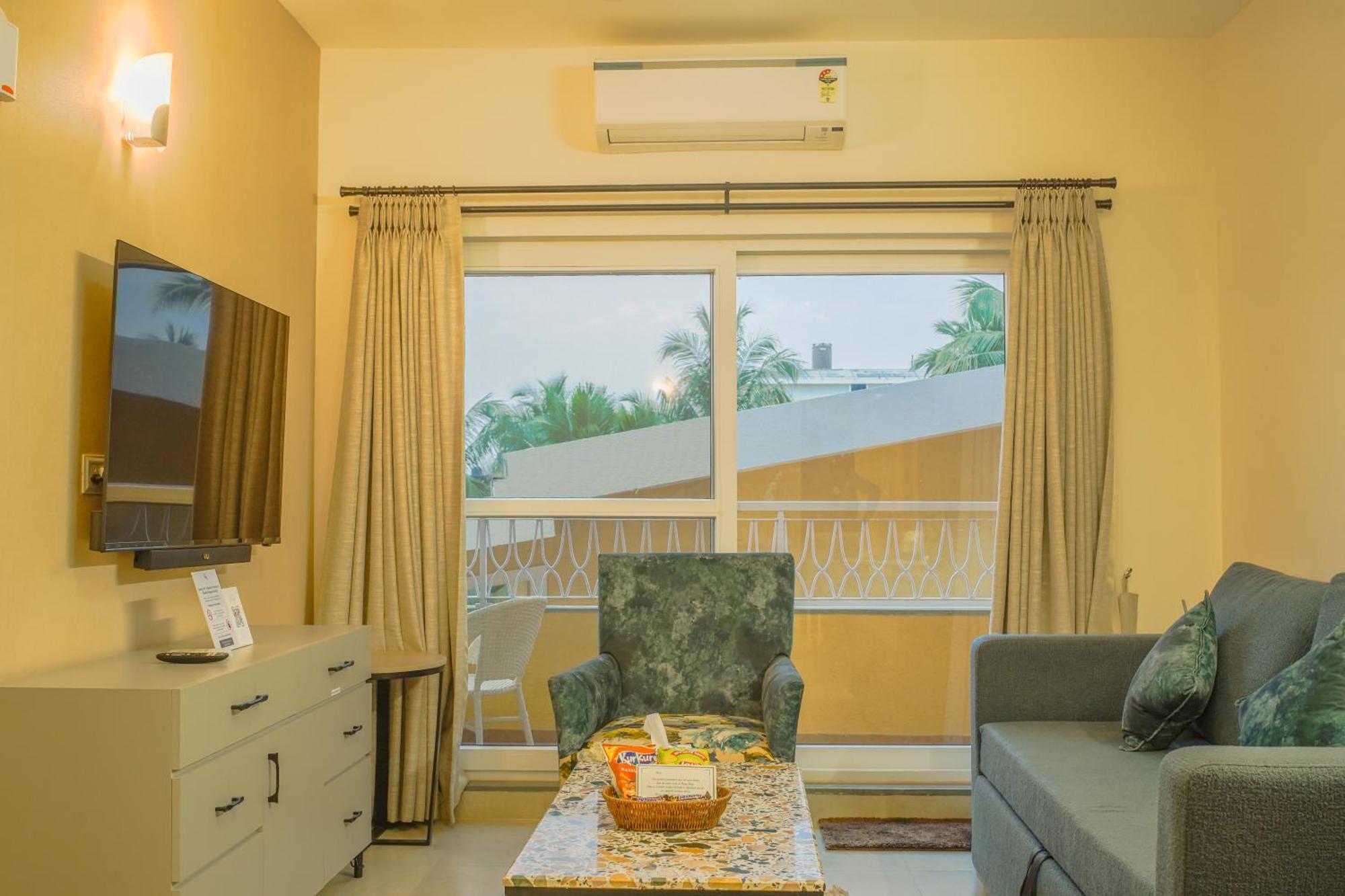 Alaya Stays 1 Bhk With Balcony & Pool - Veera Marina カンドリム エクステリア 写真