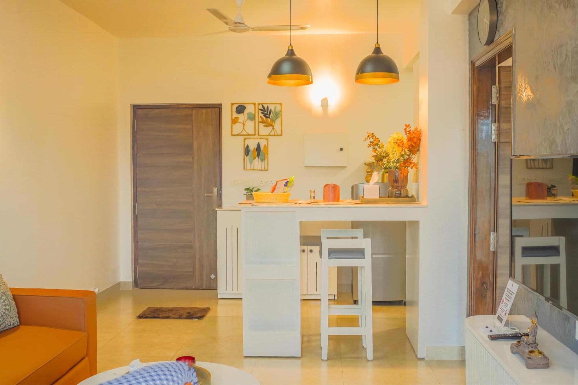 Alaya Stays 1 Bhk With Balcony & Pool - Veera Marina カンドリム エクステリア 写真